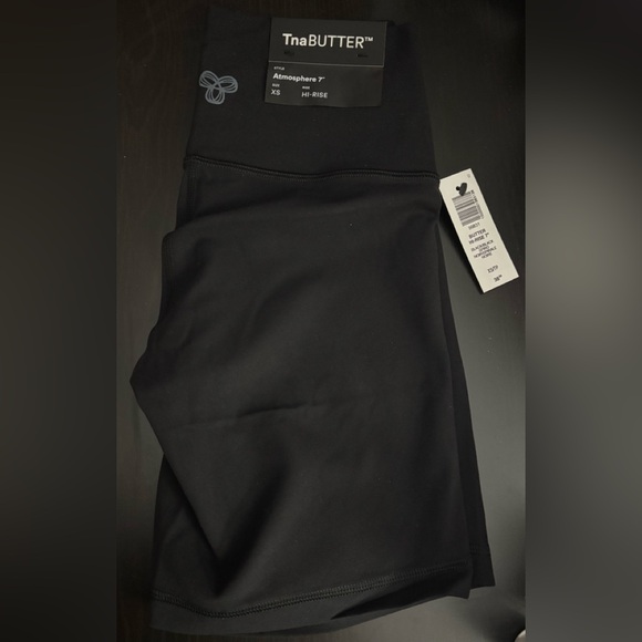 Aritzia Pants - TNABUTTER™ ATMOSPHERE HI-RISE 7" SHORT